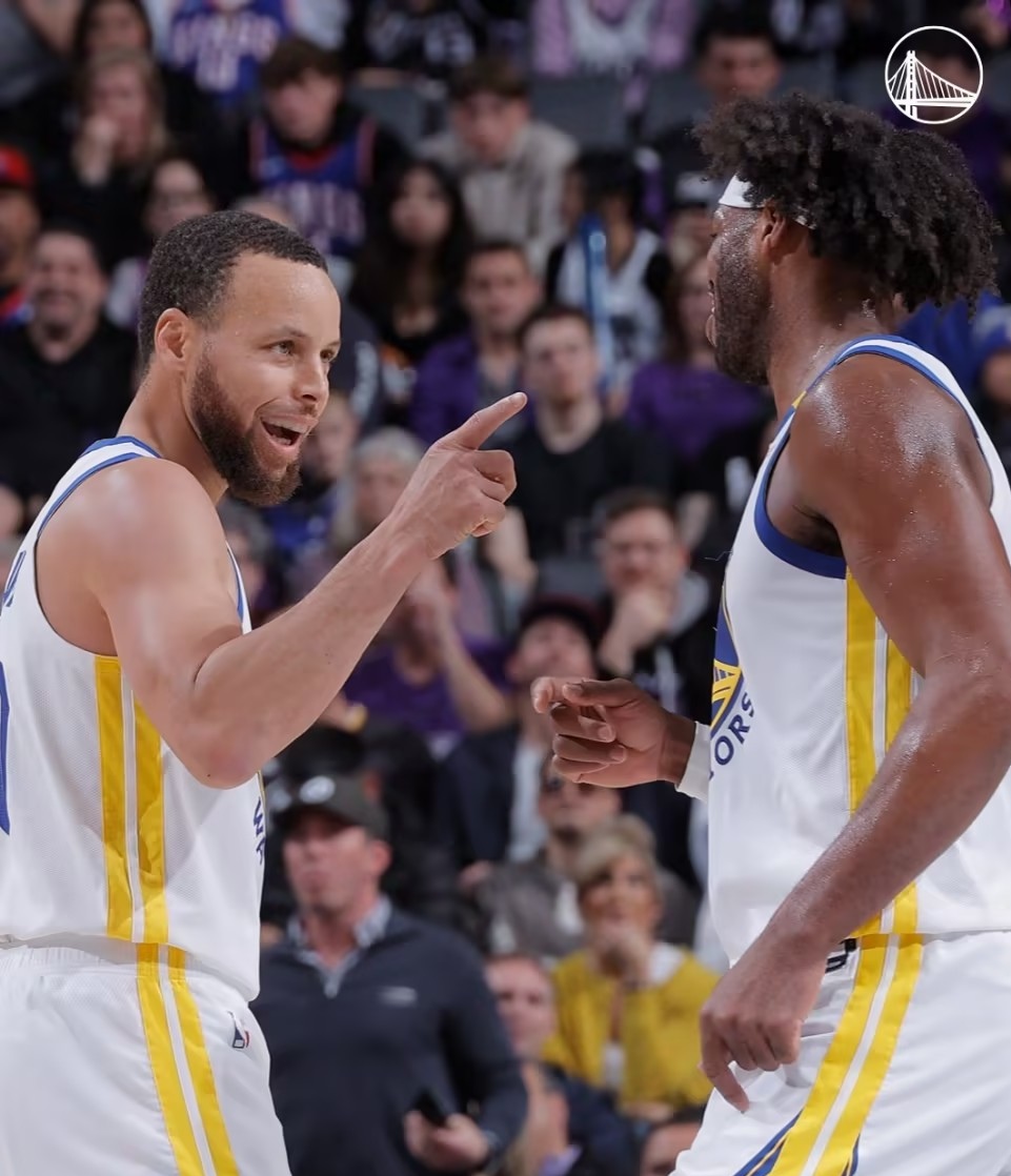 海星TV- 冰球大师赛焦点战：漠南麒麟队强势横扫天山旋风队，新星闪耀。禁区内连续解围