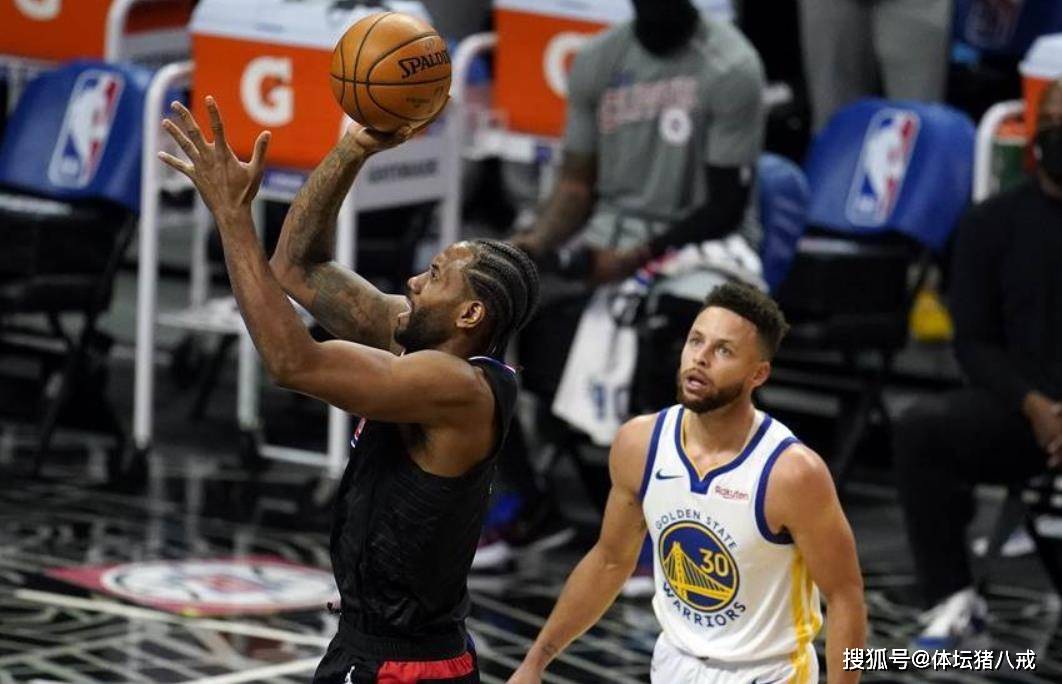 海星体育-西亚卡姆回归赛场，连败首场状态亮眼，勇士观众沸腾！的简单介绍