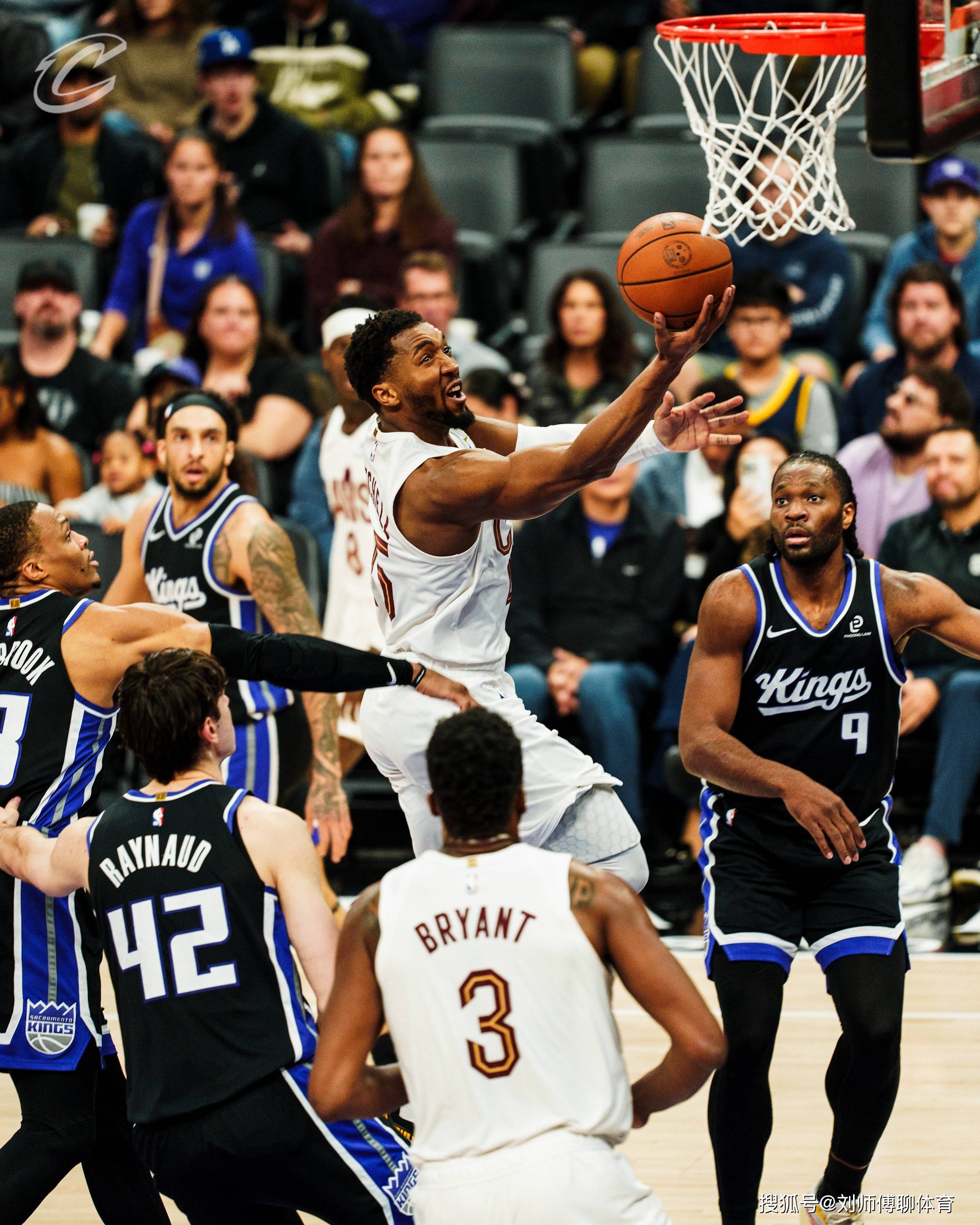 海星TV-哈登回归赛场，出色防守首场状态亮眼，美国队观众沸腾！的简单介绍