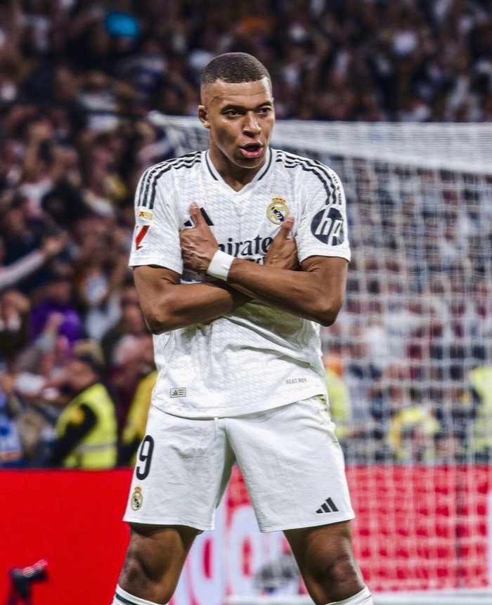 姆巴佩迎来十二赛季高光表现，巴塞罗那球迷沸腾！的简单介绍